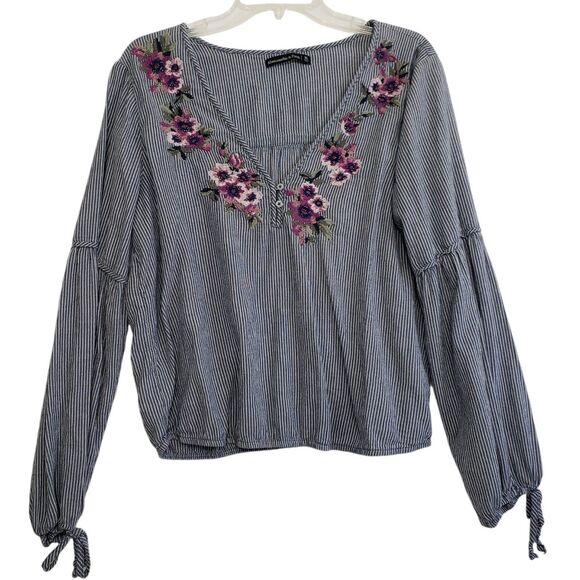 Abercrombie & Fitch Woman's V-Neck Embroidered Blouse with Tie Sleeves, Size XL - Picture 1 of 6
